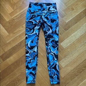 Lululemon Blue and Black Patterned Leggings